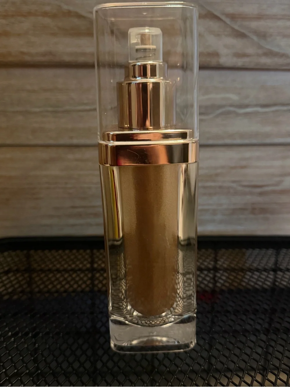 HUDA BEAUTY Aphrodite N.Y.M.P.H. Body Highlighter in Rose Gold